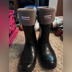 Black hunter boots